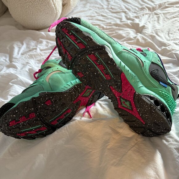 Nike x Undefeated Air Terra Humara in Light Menta/Black, Size 11 - Picture 4 of 5